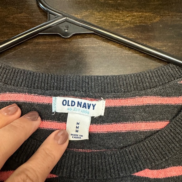 Old Navy sweater Size Medium - Picture 2 of 2